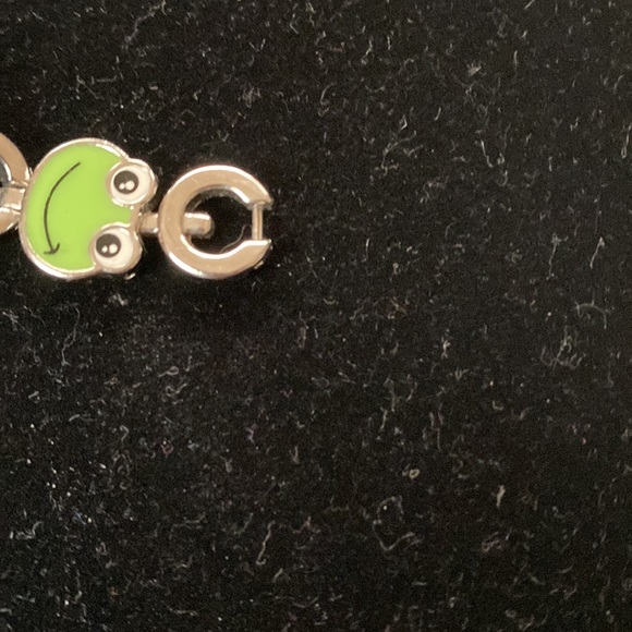 Frog watch, stainless steel w/green frog faces. For any frog lovers & adorable - Picture 9 of 11